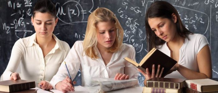 девочки изучают математику